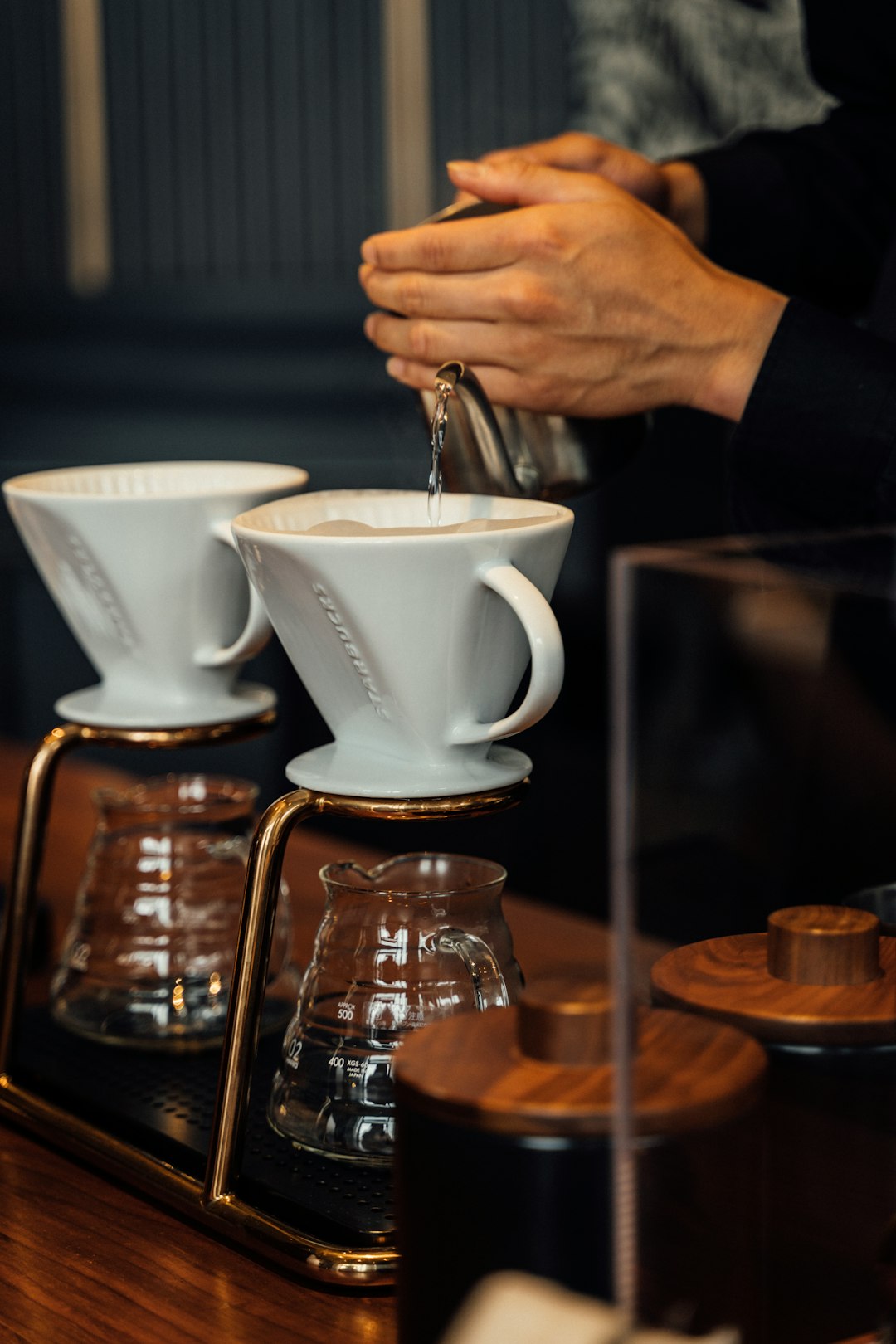 two-ceramic-cups-on-rack-rhnbl3oijpo
